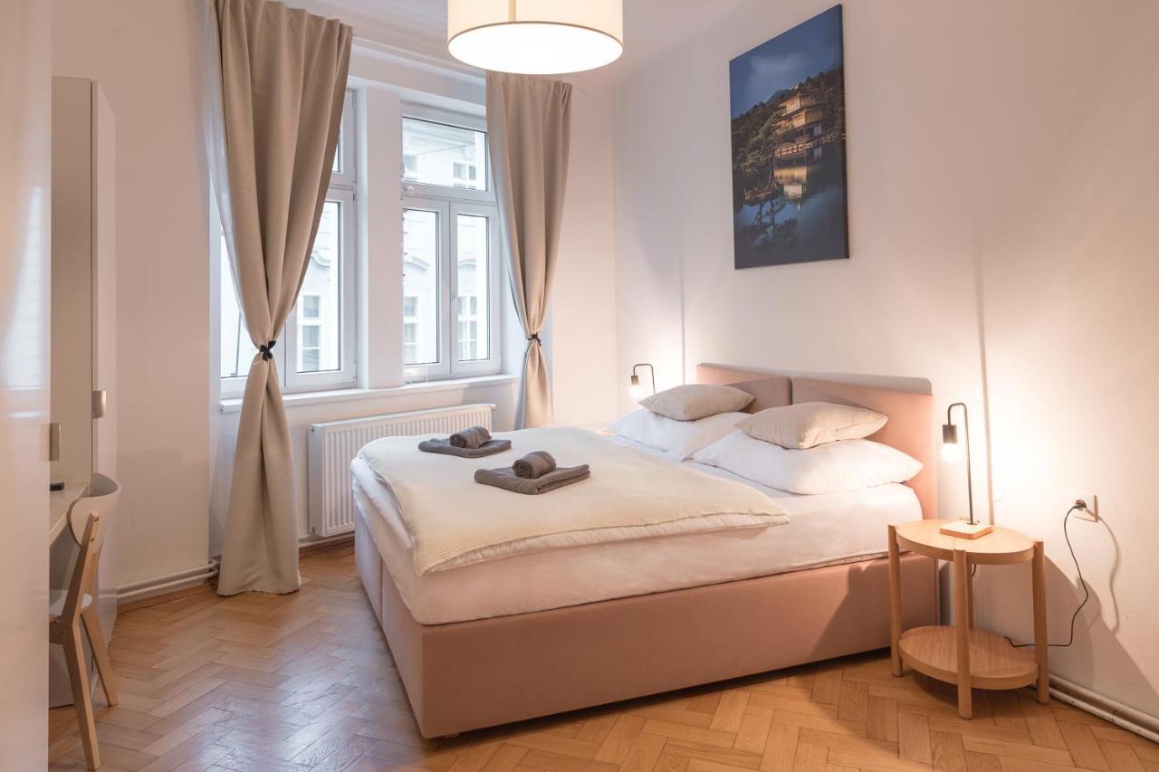 Skolska Junior Apartment براغ المظهر الخارجي الصورة